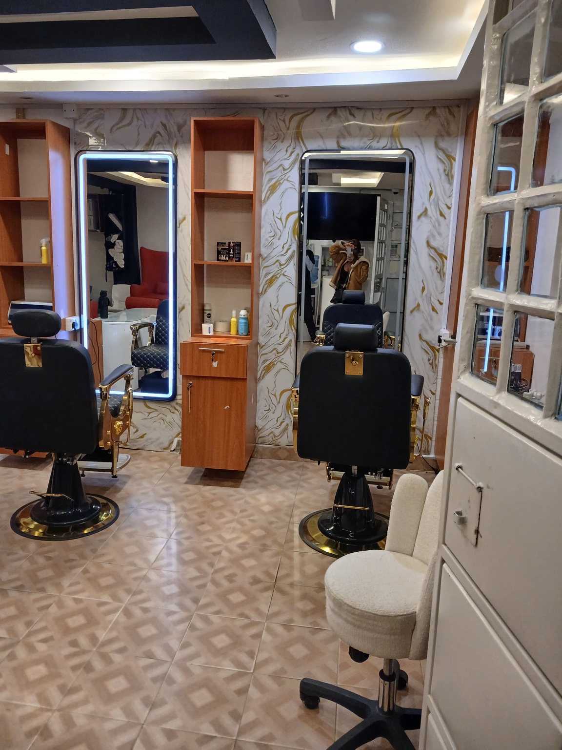 Nelion barbershop stations